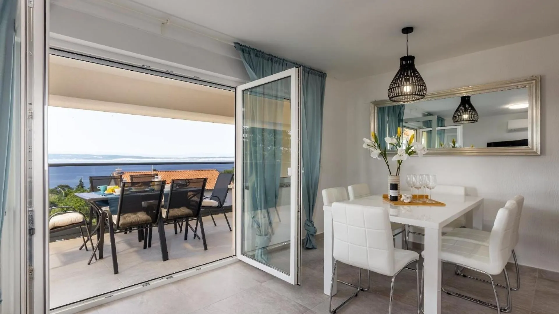 Wunderschoene Ferienwohnung In Crikvenica Mit Schoener Terrasse Apartment