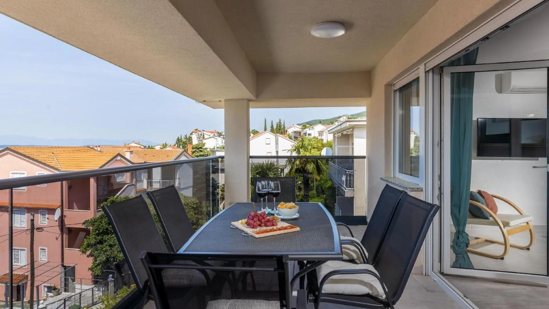 Wunderschoene Ferienwohnung In Crikvenica Mit Schoener Terrasse Croatia